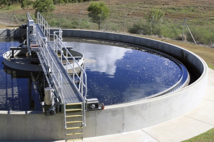 Waste water treatment tank