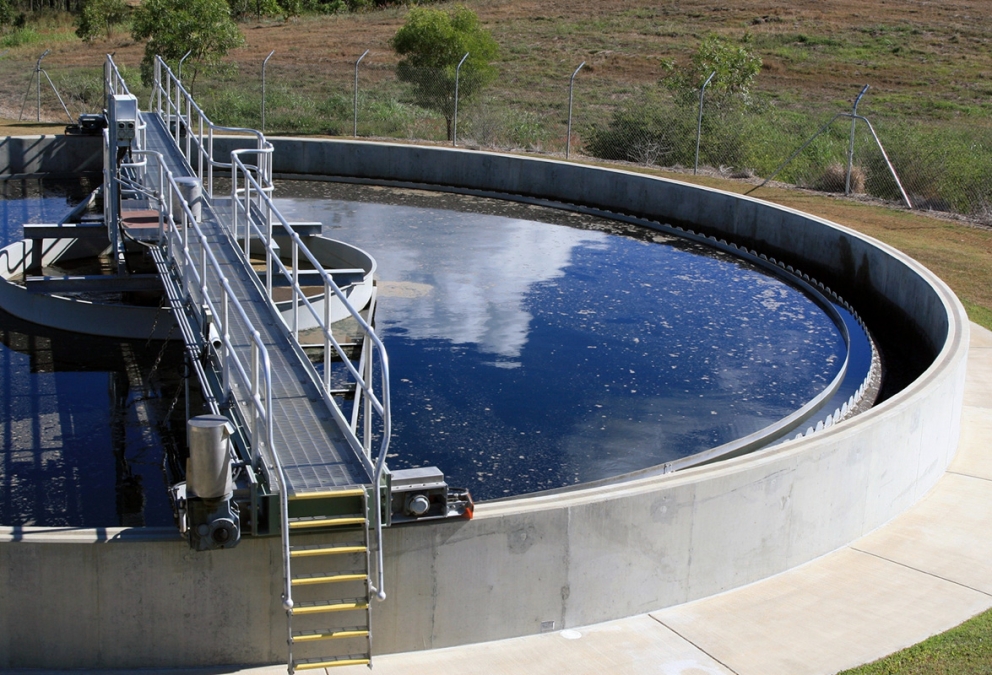 Wastewater treatment tank