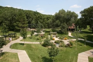 Exterior of Oxbow Park and Zollman Zoo Nature Center
