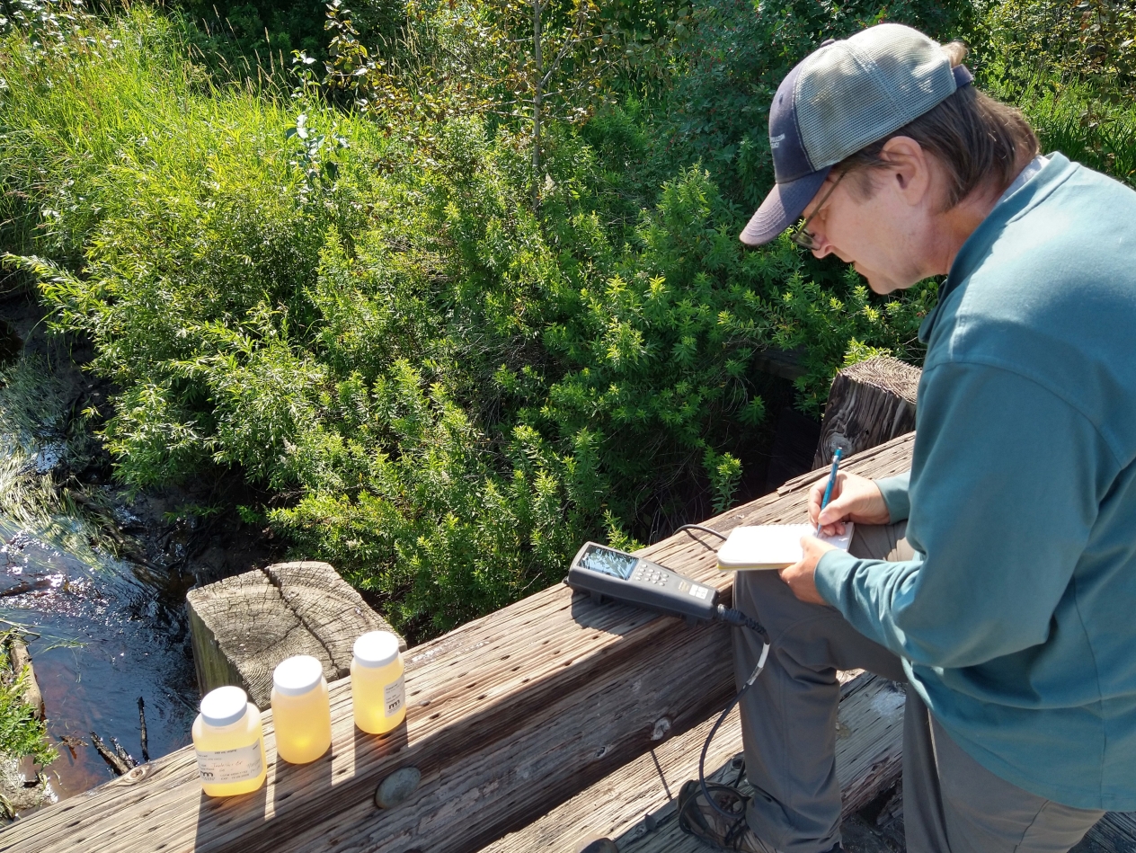 MPCA environmental specialist Kevin Stroom records data from water samples from Jenkins Creek