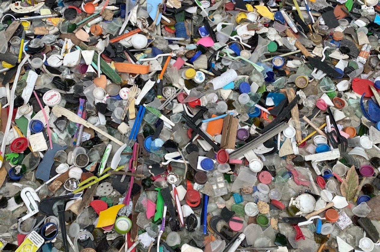 loose bottle caps and other residuals that cannot be recycled because they are too small